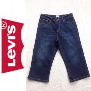 Levi's Perfectly Slimming Capris